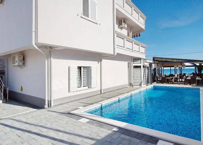 Paradiso, No 3 Apartman Vir