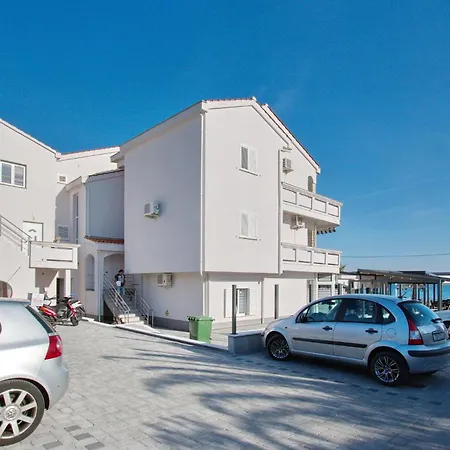 Appartement Paradiso, No 3 Vir