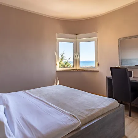 Paradiso, No 3 Apartman Vir